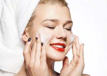 Top 5 loại sữa rửa mặt trị mụn dành cho da dầu