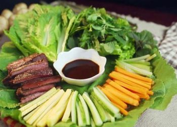 Thịt bò cuốn lá cải – món ăn sạch và ngon tuyệt cho ngày nghỉ lại rất dễ làm