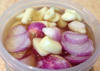 Trị ho ở trẻ nhờ tỏi, hành tím, siro mật ong: Bác sĩ nói gì?
