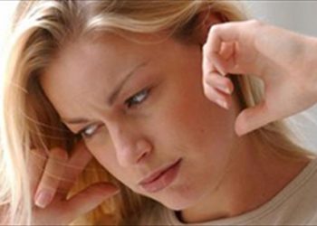 Làm sao để đẩy nước ra khỏi tai sau khi tắm, đi bơi?