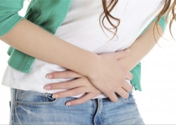 Lăn ngón tay quanh mép chữa hết ngay táo bón, bạn đã biết chưa!