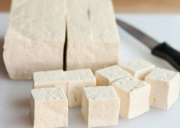 Đậu phụ bảo quản trong tủ lạnh là đúng rồi nhưng mỗi ngày phải làm việc này thì cả tuần vẫn ăn được