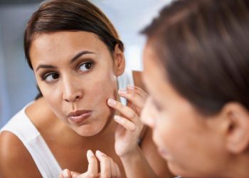 Xóa bay nỗi lo về mụn và thâm: Những cách trị liệu đơn giản ngay tại nhà