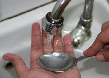 Mẹo khử mùi hôi hành tỏi bám trên tay trong “một nốt nhạc”