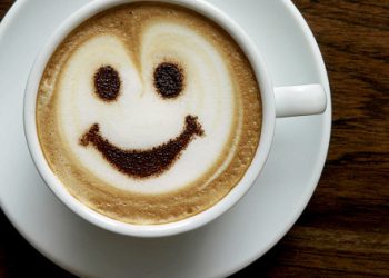 9 cách đơn giản cắt giảm calo từ tách cà phê buổi sáng của bạn