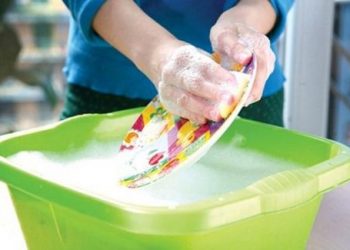 Cảnh báo dùng nước rửa chén sai cách có thể gây chết người