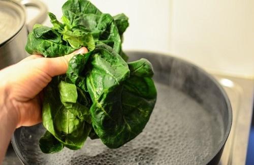 Cách luộc rau xanh ngon giòn, không mất chất dinh dưỡng trong rau