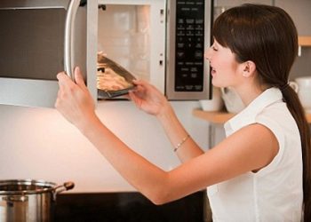 15 mẹo hay với lò vi sóng rất hữu ích cho bà nội trợ