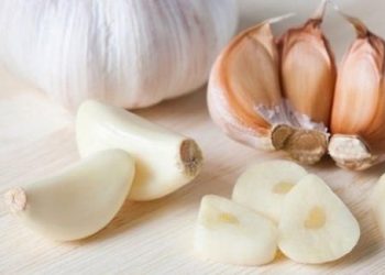 Mẹo bóc vỏ tỏi nhanh mà không bị hôi tay chưa chắc bạn đã biết