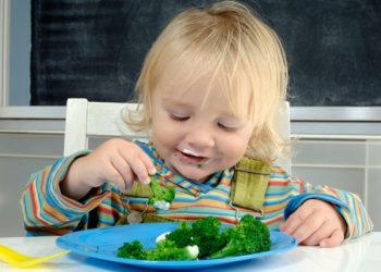Mách mẹ 5 mẹo thú vị khuyến khích bé ăn nhiều rau xanh