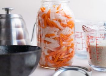 5 cách làm đồ chua ngon giòn ăn liền, để được lâu