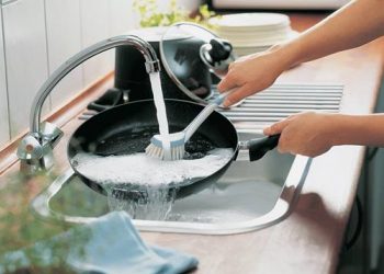 Cách làm sạch xoong nồi bị cháy nhanh gọn, dễ dàng