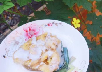 Bánh chuối hấp – ALONGWALKER