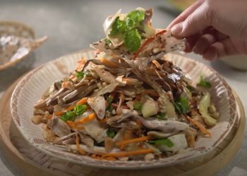 Học cách làm gỏi hoa chuối thịt gà chay thơm bùi, giòn ngon