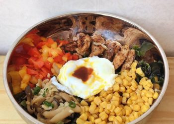 Salad gà áp chảo (bữa trưa eat clean)