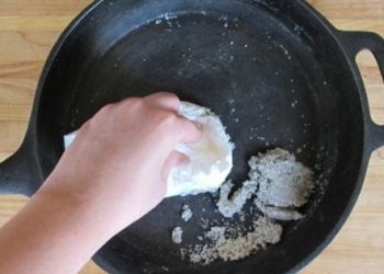 Cách đơn giản hô biến chiếc chảo thường thành chảo chống dính chỉ trong nháy mắt