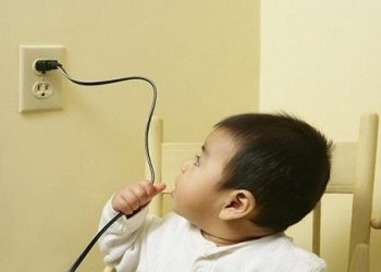 Cách sơ cứu khi trẻ bị điện giật các bậc cha mẹ nên biết
