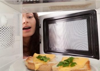 Cách hâm nóng thức ăn nóng hổi như mới mà các bà nội trợ không nên bỏ qua