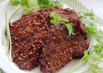 Cách làm bò khô miếng cực đơn giản, thơm ngon cho bạn lai rai ngày cuối tuần