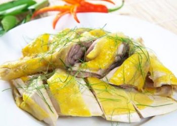Học cách chặt thịt gà luộc đẹp mắt và không bị nát để bày mâm cỗ ngày Tết