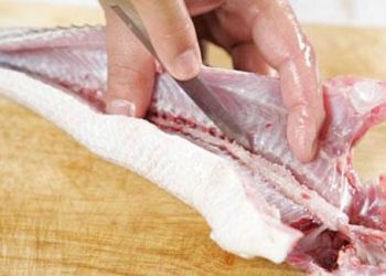 Mẹo vặt rút xương cá nhanh, dễ, không bị sót cho các bà nội trợ