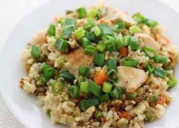 Cách làm cơm rang thịt gà đơn giản mà ngon ai cũng làm được