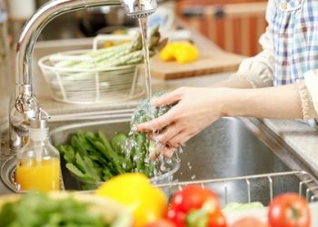 Cách khử độc rau củ quả ‘ngâm hóa chất’ cực đơn giản