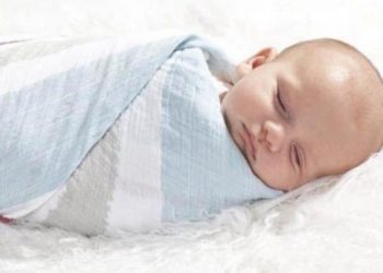 Cách quấn khăn cho trẻ sơ sinh vào mùa lạnh chuẩn nhất giúp bé đủ ấm an toàn