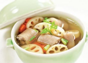 Cách nấu canh củ sen hầm xương cực ngon cho bữa tối