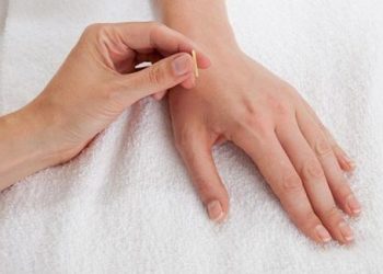 Chữa bệnh phong thấp bằng lá lốt, củ hành và gừng tại nhà