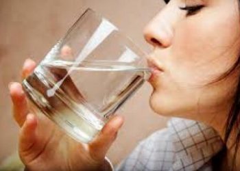Chữa nhiệt miệng tại nhà bằng những thói quen hàng ngày
