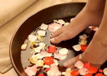Cách chữa phong thấp ra mồ hôi tay chân tại nhà đơn giản