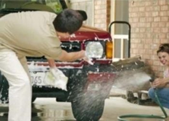 Mách bạn những cách rửa xe tại nhà nhanh gọn