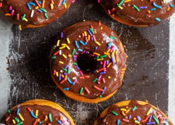 3 cách làm bánh donut socola chiên & bằng lò nướng cực dễ