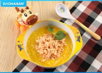 Bé biếng ăn? Mẹ thử ngay món cháo cá hồi bí ngòi dinh dưỡng này ngay thôi