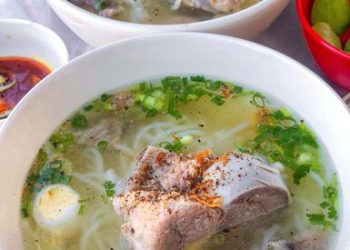 Bóc phốt tiệm BÁNH CANH nhìn lèo phèo nhưng vị nước lèo hơi bị hấp dẫn