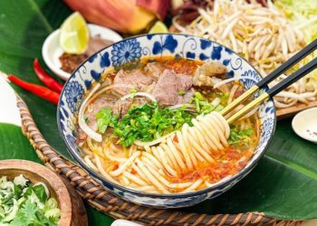Bún bò Huế – niềm tự hào của người dân Huế!
