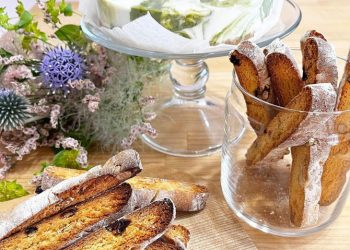 Cách làm bánh Biscotti nguyên cám giòn tan cho phái đẹp
