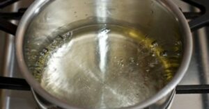 Cách làm bánh Trung thu dẻo nhân đậu xanh trứng muối cực ngon