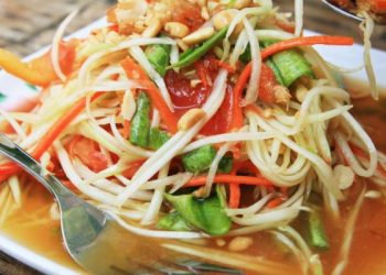 Cách làm gỏi đu đủ Thái chua cay, độc lạ