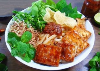 Cao Lầu Mì món ngon Phố Hội- Cách chế biến Cao lầu mì chuẩn vị địa phương