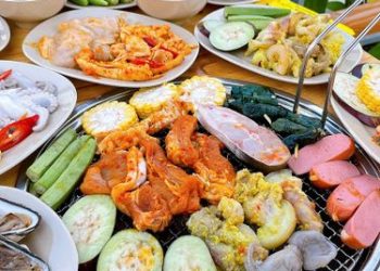 Chấn động quán Buffet 179K, bắt hải sản tại hồ không thu phí