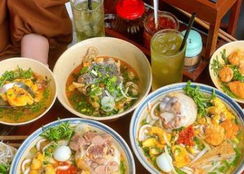 Chuẩn không cần chỉnh hàng bánh canh bột gạo Huế ngay tại ngã tư Hàng Xanh – Bình Thạnh