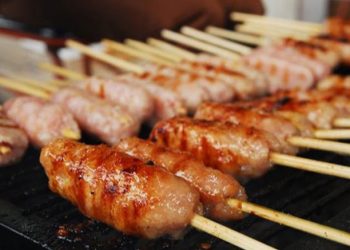 Cùng làm nem lụi ăn một lần là nhớ mãi hương vị đậm đà