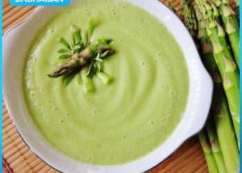 Đổi bữa cho bé yêu với món cháo cá hồi măng tây lạ miệng