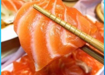 mách bạn 2 cách làm món cơm cuộn cá hồi siêu dễ làm