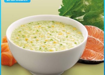 Mẹ đã biết cách nấu cháo cá hồi cải bó xôi cho bé ăn dặm?