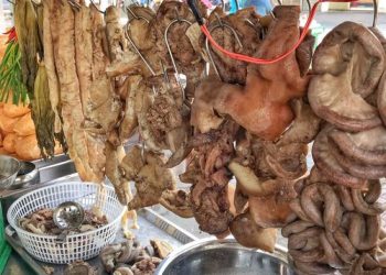 Phát thèm với hàng Phá Lấu Cải Chua “đặc sản” người Tiều hút khách ở quận 8