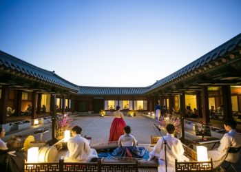 Thưởng thức ẩm thực theo phong cách hoàng gia Hàn Quốc