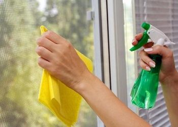 Cách làm nước lau kính đơn giản an toàn tại nhà từ giấm trắng